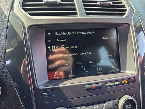 Used 2018 Ford Explorer XLT w/ Equipment Group 202A AWD/4WD image 24