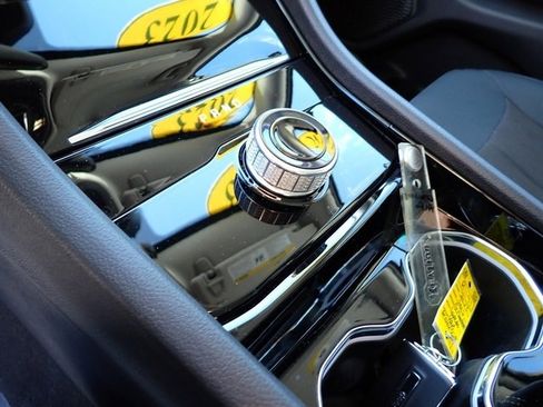 Certified 2023 Jeep Grand Cherokee Laredo image 22