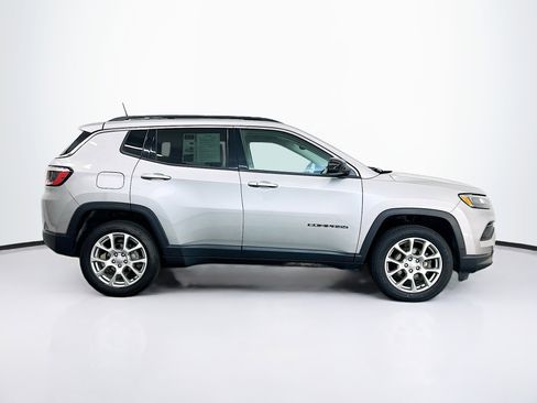 Used 2022 Jeep Compass Latitude image 10