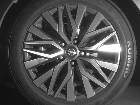 Used 2025 Nissan Altima 2.5 SV FWD image 14