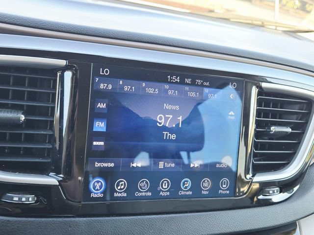 Used 2017 Chrysler Pacifica Touring-L w/ 13 Speaker Alpine Sound Group FWD image 26