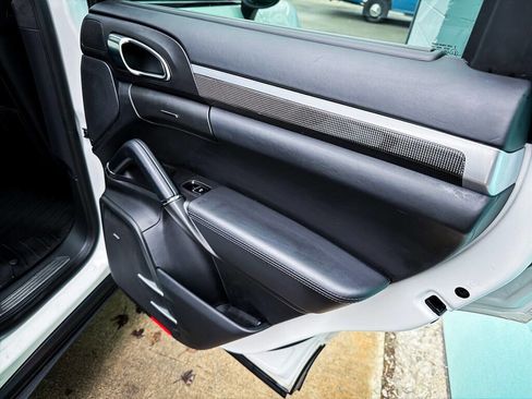 Used 2013 Porsche Cayenne Turbo image 25