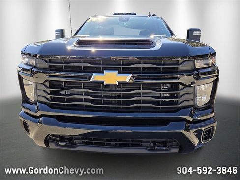 Used 2024 Chevrolet Silverado 2500 Custom w/ Custom Value Package image 9