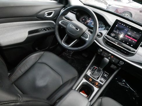 Used 2022 Jeep Compass Latitude image 9