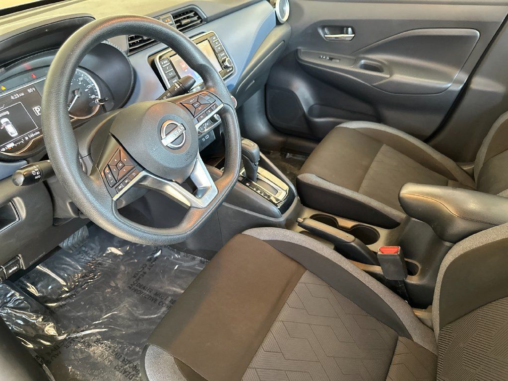 Used 2025 Nissan Versa SV FWD image 9