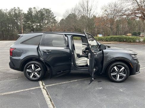 Certified 2023 Kia Sorento S image 11