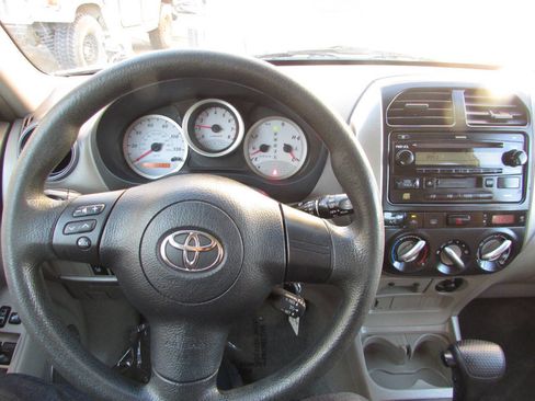 Used 2005 Toyota RAV4 2WD image 8