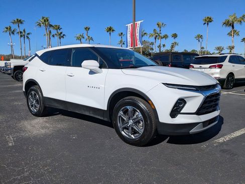 Used 2025 Chevrolet Blazer LT image 2