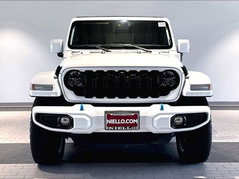 Used 2024 Jeep Wrangler High Altitude AWD/4WD image 13