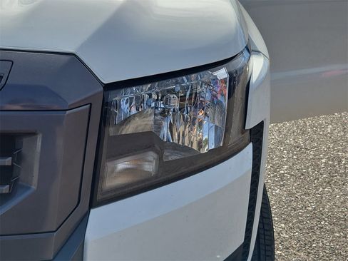 Used 2025 Nissan Frontier SV image 30