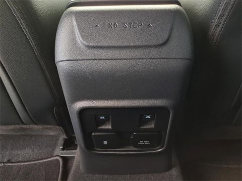 Used 2023 Ford Bronco Outer Banks image 9