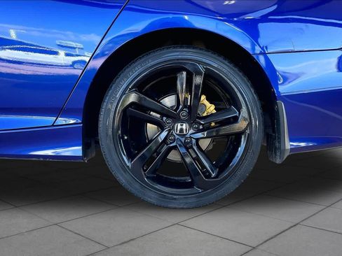 Used 2018 Honda Accord Sport image 11