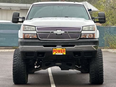 Used 2006 Chevrolet Silverado 2500 LT w/ Heavy-Duty Power Package image 9