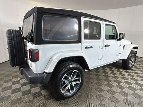 Used 2024 Jeep Wrangler Unlimited AWD/4WD image 3