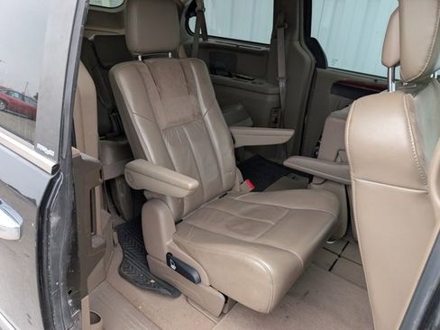 Used 2013 Chrysler Town & Country Limited w/ Luxury Group image 20