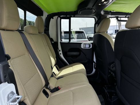 Used 2021 Jeep Gladiator Sport AWD/4WD image 32