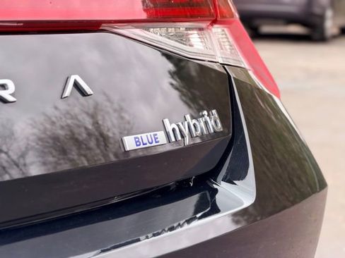 Used 2022 Hyundai Elantra Blue FWD image 25