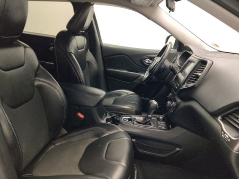 Used 2019 Jeep Cherokee Latitude Plus image 21