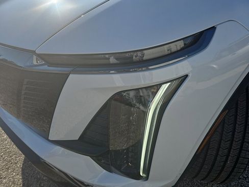 New 2026 Cadillac Vistiq Sport image 33