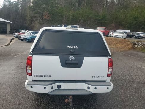 Used 2015 Nissan Frontier PRO-4X image 8