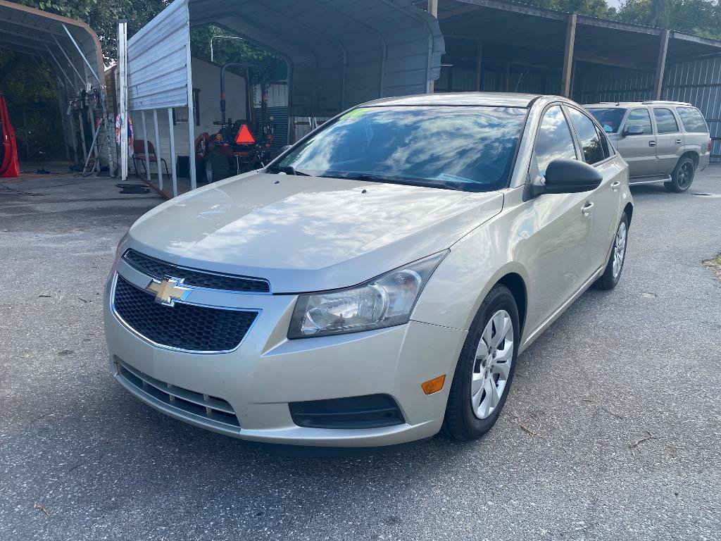 Used 2014 Chevrolet Cruze LS FWD image 2