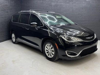 Used 2017 Chrysler Pacifica Touring-L w/ 13 Speaker Alpine Sound Group