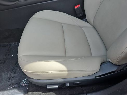 Used 2024 MAZDA MAZDA3 s FWD image 32