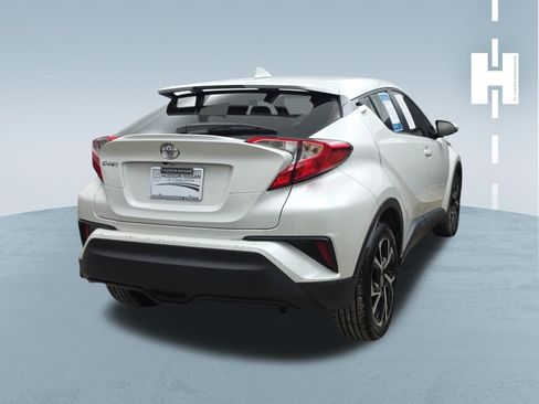 Used 2021 Toyota C-HR XLE FWD image 4
