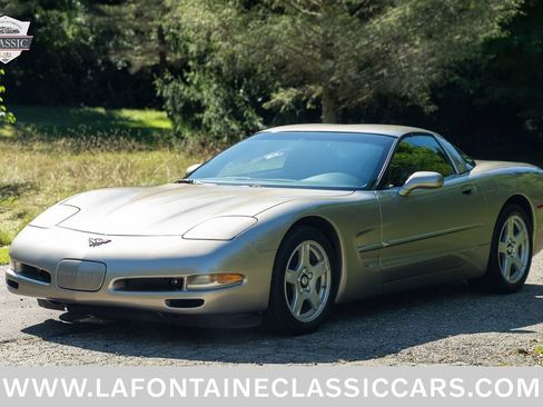 Used 1999 Chevrolet Corvette Coupe RWD image 16