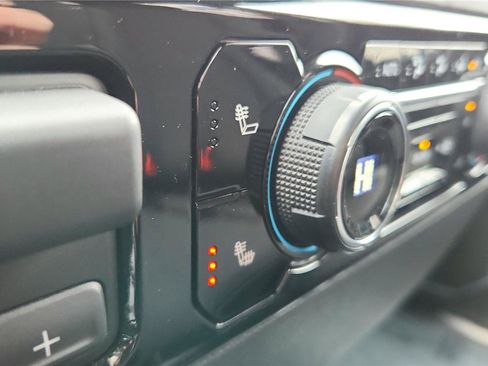 Used 2025 Chevrolet Silverado 2500 LT w/ Convenience Package image 23