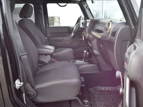 Used 2015 Jeep Wrangler Unlimited Sport AWD/4WD image 32
