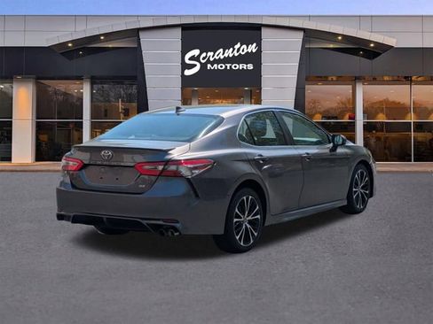 Used 2019 Toyota Camry SE w/ Carpet Mat Package FWD image 5