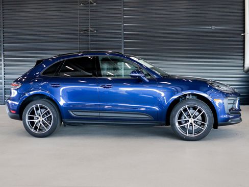 Certified 2024 Porsche Macan image 11