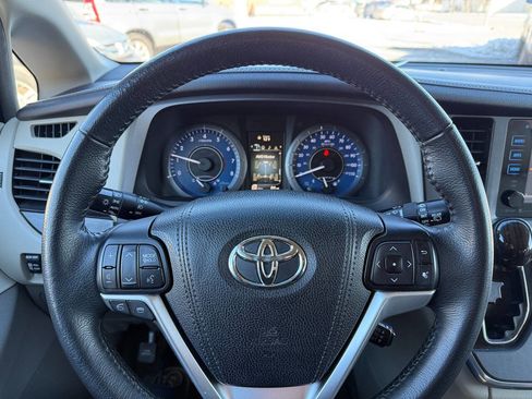 Used 2015 Toyota Sienna XLE Premium AWD/4WD image 15