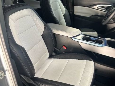 Used 2025 Chevrolet Equinox EV LT w/ Convenience Package FWD image 6