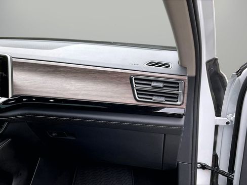 Used 2024 Volkswagen Atlas SEL Premium R-Line AWD/4WD image 22