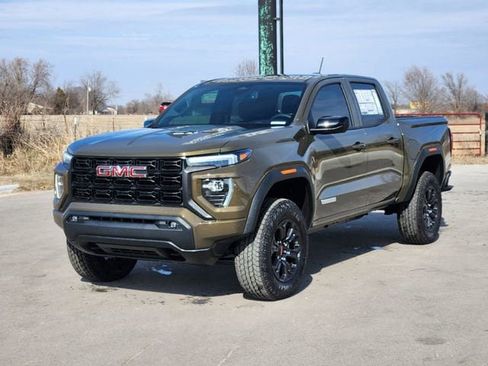 New 2025 GMC Canyon Elevation w/ Convenience Package image 2