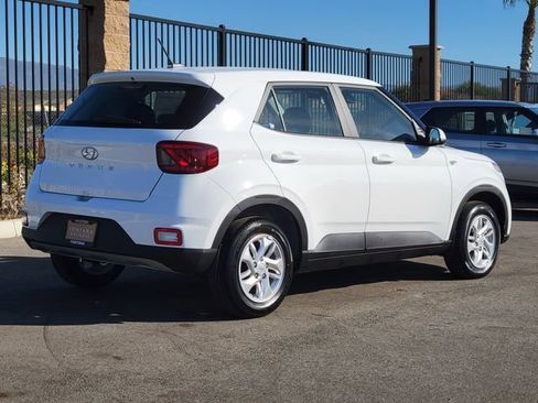 New 2026 Hyundai Venue SE FWD image 2