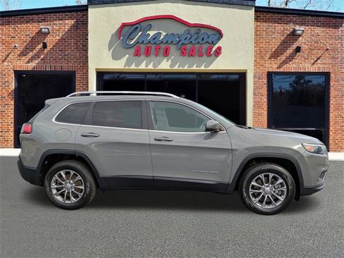 Used 2019 Jeep Cherokee Latitude Plus w/ Cold Weather Group image 2