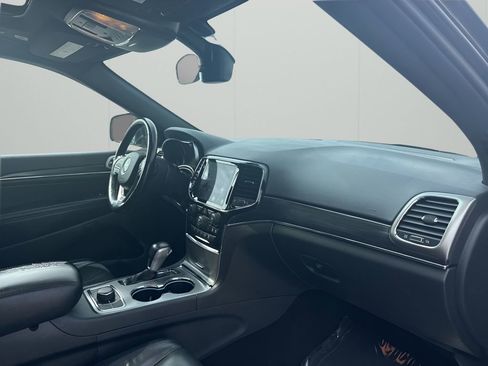 Used 2020 Jeep Grand Cherokee Limited w/ Luxury Group II image 18