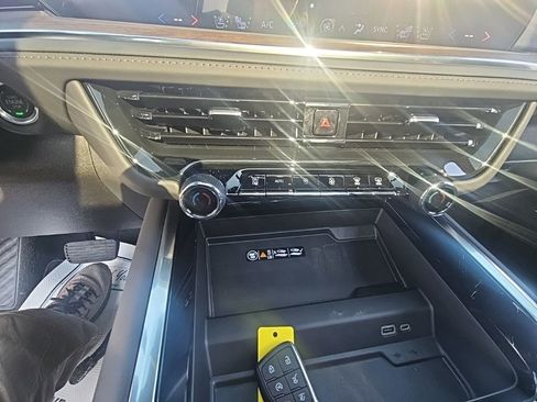 New 2026 Chevrolet Suburban High Country AWD/4WD image 14