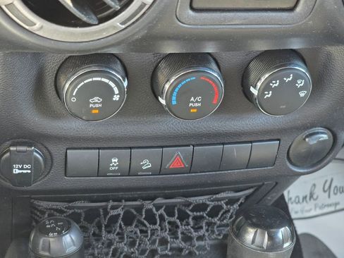 Used 2015 Jeep Wrangler Sport image 14