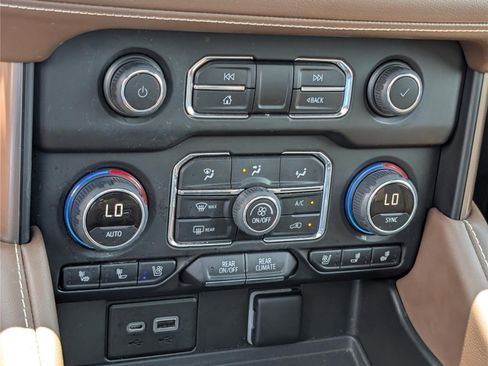 Used 2023 Chevrolet Tahoe High Country AWD/4WD image 31