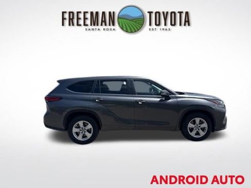 Used 2023 Toyota Highlander L FWD image 4