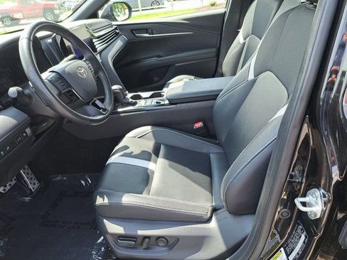 Used 2025 Toyota Camry SE w/ Convenience Package FWD image 29