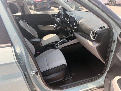 Used 2025 Hyundai Venue SEL FWD image 38