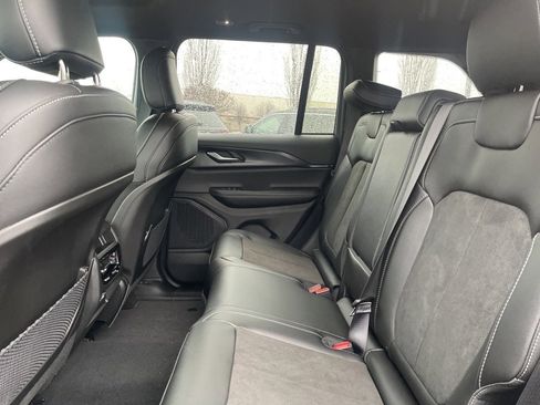 New 2025 Jeep Grand Cherokee Altitude image 12