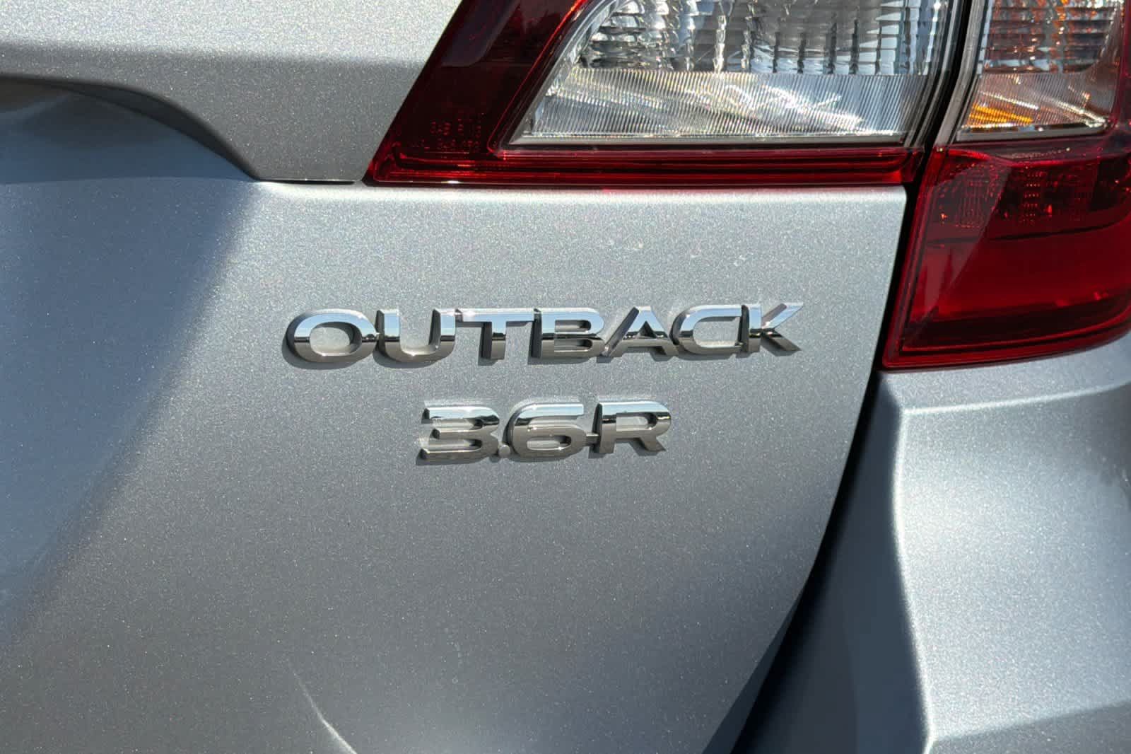 Used 2017 Subaru Outback 3.6R Limited AWD/4WD image 34
