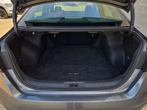 Used 2025 Nissan Altima 2.5 SV FWD image 25