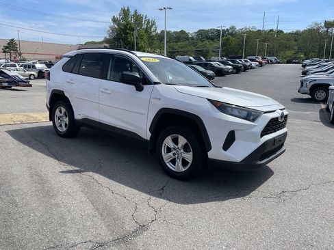 Used 2021 Toyota RAV4 LE AWD/4WD image 6